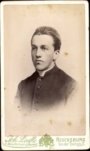 CdV Regensburg, Männerportrait, Portrait von einem Geistlichen