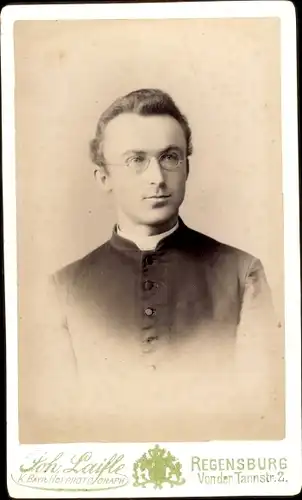 CdV Regensburg, Männerportrait, Portrait von einem Geistlichen