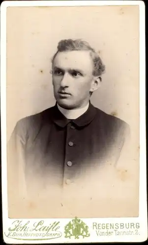 CdV Regensburg, Männerportrait, Portrait von einem Geistlichen