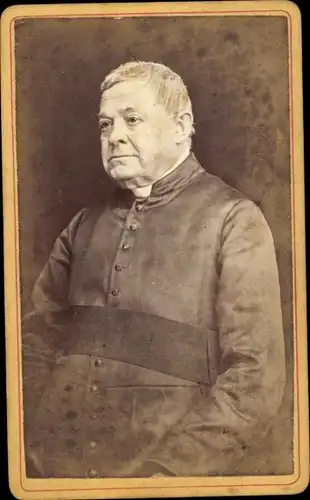 CdV Straubing an der Donau Niederbayern, Portrait von einem Geistlichen