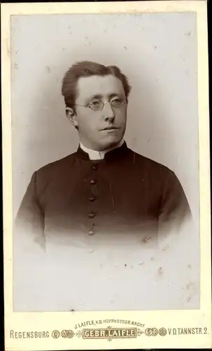 CdV Regensburg an der Donau Oberpfalz, Portrait von einem Geistlichen