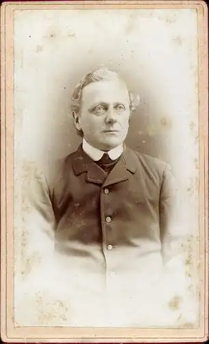 CdV Arnstorf, Portrait von einem Geistlichen, Männerportrait