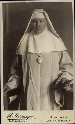 CdV München Bayern, Portrait einer Nonne