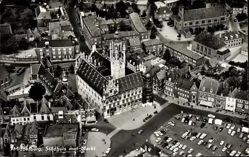 Ak Middelburg Zeeland Niederlande, Stadhuis met Markt, Fliegeraufnahme