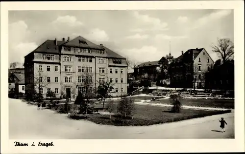 Ak Thum Erzgebirge, Haus mit Gartenanlage