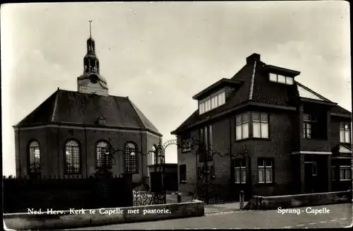 Ak Sprang Capelle Nordbrabant Niederlande, Ned. Herv. Kerk te Capelle met pastorie