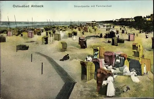 Ak Ostseebad Ahlbeck Heringsdorf auf Usedom, Strandpartie mit Familienbad, Badegäste, Strandkörbe