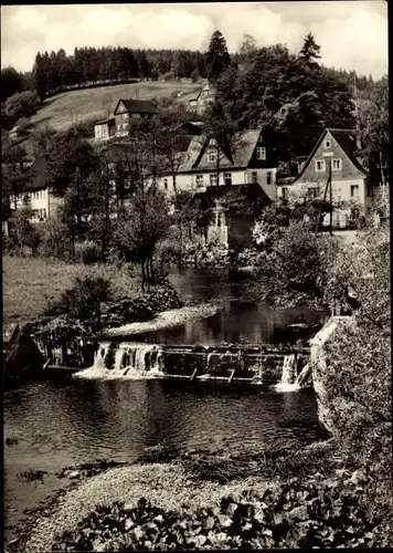 Ak Meuselbach Schwarzmühle Schwarzatal in Thüringen, Partie am Fluss mit Staustufe