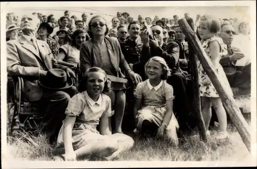 Ak Niederländisches Königshaus, Prinzessin Juliana mit Familie, Soesterberg 1948