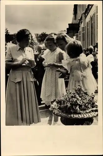 Ak Soestdijk, Prinzessin Juliana mit ihren drei Töchtern, 1948, Geburtstag Prinzessin Irene 1948