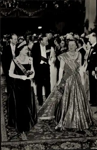 Ak Königin Elisabeth II. und Königin Juliana der Niederlande, Besuch, 's Gravenhage 1958