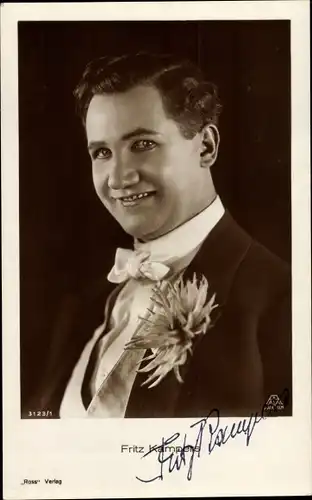 Ak Schauspieler Fritz Kampers, Portrait mit Dahlie am Revers, Autogramm