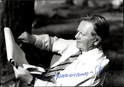 Foto Schauspieler Hans Herrmann Schaufuß mit Zeitung, Portrait, Autogramm