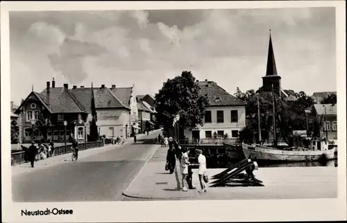 Ak Neustadt in Holstein, Straßenpartie