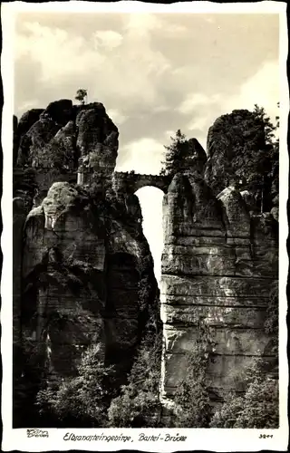 Ak Lohmen im Elbsandsteingebirge, Bastei, Felspartie mit Basteibrücke