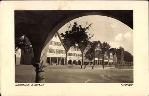Präge Ak Freudenstadt im Schwarzwald, Blick durch Torbögen auf den Marktplatz