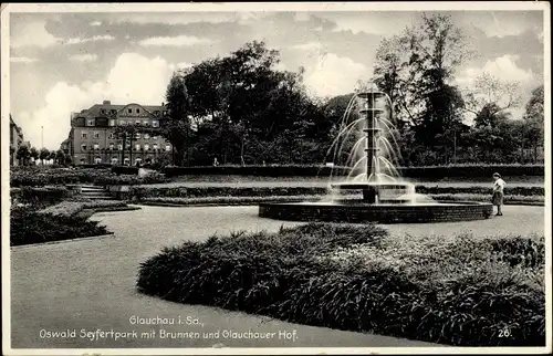 Ak Glauchau in Sachsen, Oswald Seyfertpark mit Brunnen und Glauchauer Hof