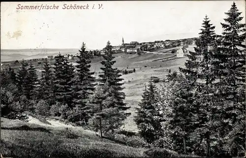 Ak Schöneck Vogtland, Panoramablick auf den Ort mit Landschaft