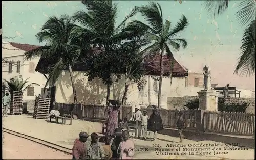 Ak Gorée Dakar Senegal, Square et Monument des Médecina