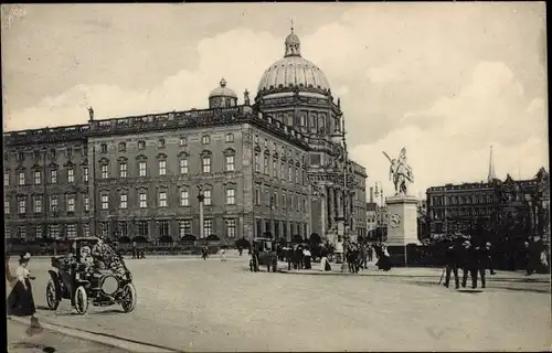 Ak Berlin Mitte, Königl. Schloss, Denkmal, Automobil