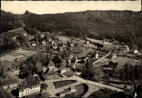 Ak Oybin in der Oberlausitz, Zittauer Gebirge, Blick vom Ringweg nach dem Scharfenstein