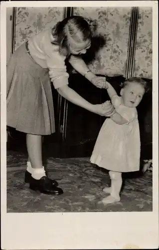 Ak Het Loo, Prinses Beatrix met Prinses Marijke 1948