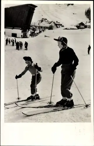 Ak Niederländisches Königshaus, Prinzessinnen Beatrix und Irene fahren Ski, St. Anton