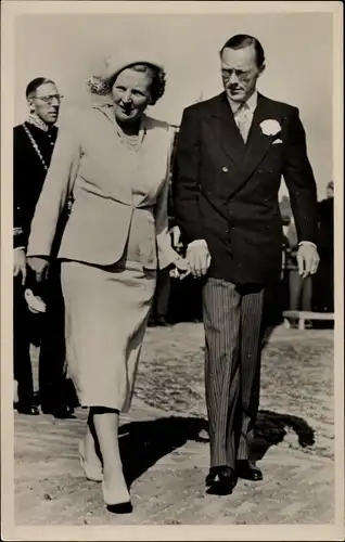 Ak Königin Juliana der Niederlande und Prinz Bernhard, Velsen 1949