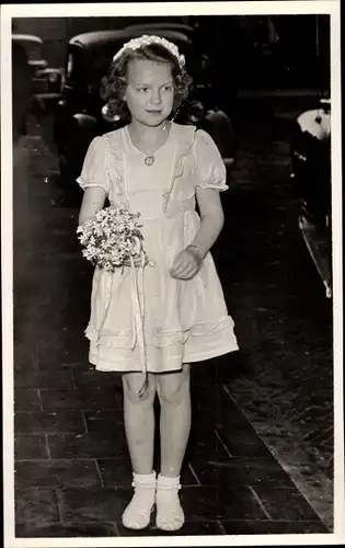 Ak Prinzessin Irene der Niederlande, Blumenstrauß, Wassenaar 1949