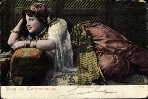 Ak Konstantinopel Istanbul Türkei, Frau in orientalischer Tracht