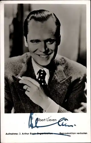 Ak Schauspieler Albert Lieven, Portrait mit Zigarette, Autogramm