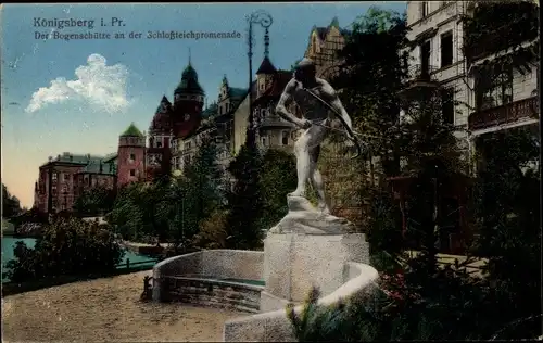 Ak Kaliningrad Königsberg Ostpreußen, Bogenschütze an der Schlossteichpromenade