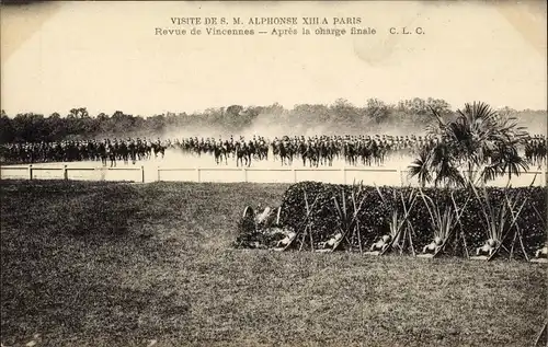 Ak Paris XII Vincennes, Visite de S. M. Alphonse XIII, Revue de Vincennes, Apres la charge finale