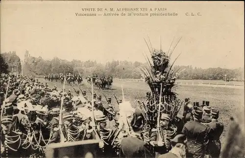 Ak Paris XII Vincennes, Visite de S. M. Alphonse XIII a Paris, Arrivée de la voiture presidentielle