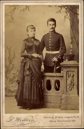 Kabinett Foto Hamburg Mitte St. Pauli, Soldat in Uniform mit Frau, Portrait