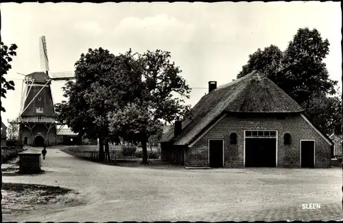 Ak Sleen Drenthe Niederlande, Windmühle, Reetdachhaus