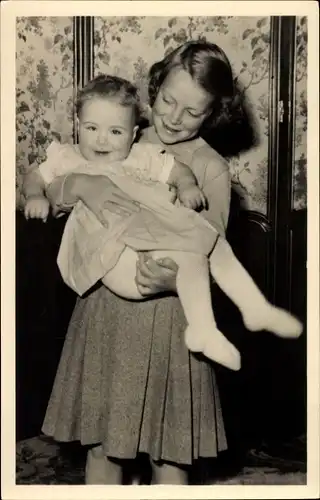 Ak Prinzessin Irene der Niederlande mit Prinzessin Marijke, Het Loo 1948