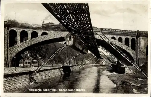 Ak Elberfeld Wuppertal in Nordrhein Westfalen, Sonnborner Brücke mit Schwebe-, Eisen- u. Straßenbahn