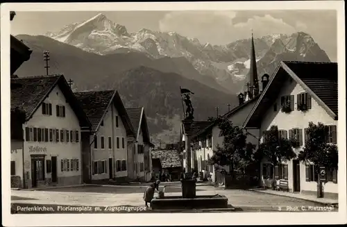 Ak Garmisch Partenkirchen in Oberbayern, Floriansplatz mit Zugspitzgruppe