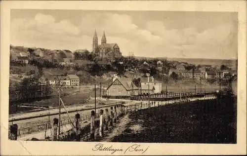 Ak Püttlingen im Saarland, Blick auf Stadt und Kirche, Bahnhof, Bahnstrecke
