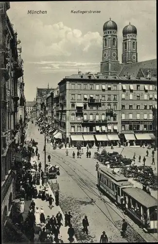 Ak München, Kaufingerstraße, Straßenbahn, Kutschen, belebte Szene, viele Passanten