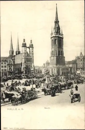 Ak Halle an der Saale, belebte Szene am Markt, Kirchturm