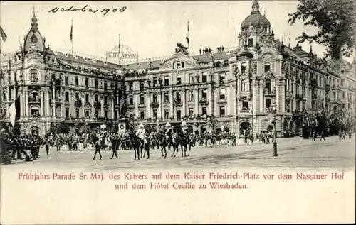 Ak Wiesbaden in Hessen, Frühjahrs-Parade auf dem Kaiser Friedrich-Platz, Nassauer Hof, Hotel Cecilie