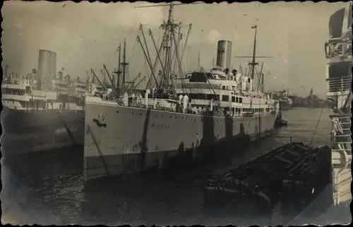 Foto Ak Deutsche Ost Afrika Linie, Dampfschiff Njassa im Hafen, DOAL