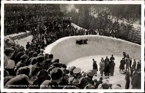 Ak Oberhof im Thüringer Wald, Wintersportplatz, Bobsleighbahn, Zuschauer