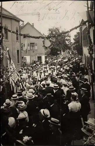 Foto Ak Riehen Basel Stadt, Festzug, Straßenschmuck, Coiffeur