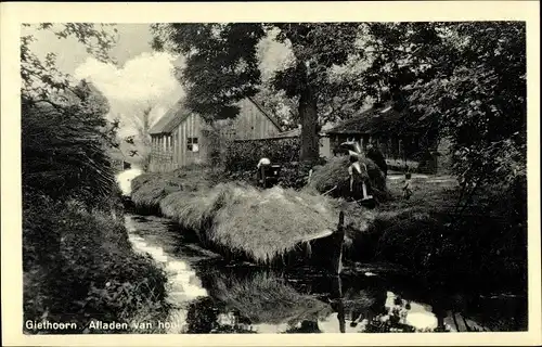 Ak Giethoorn Overijssel Niederlande, Afladen van hooi