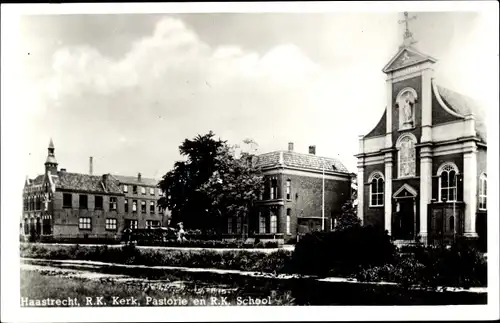 Ak Haastrecht Südholland, R. K. Kerk, Pastorie en R. K. School