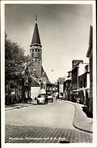 Ak Naaldwijk Südholland, Molenstraat met Ned. Herv. Kerk