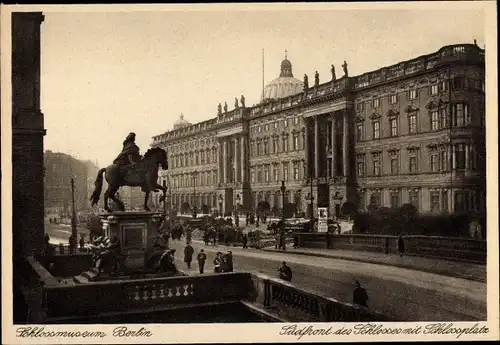 Ak Berlin Mitte, Schlossmuseum, Südfront des Schlosses mit Schlossplatz